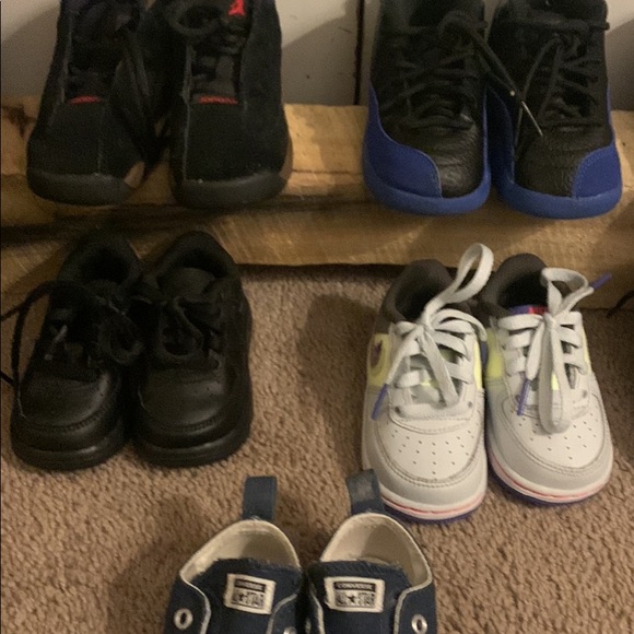 Air Jordan 1,5,12,13 - Picture 4 of 6
